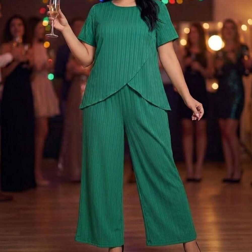Green 2 Piece Pant Set Short Sleeve /Wide Leg large Party or casual loungewear